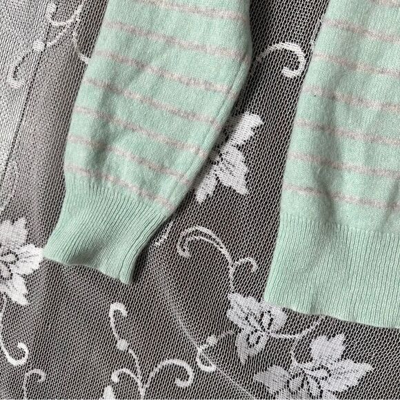 Lord & Taylor 100% Cashmere V-Neck Striped Sweater Sz Medium - Picture 4 of 11